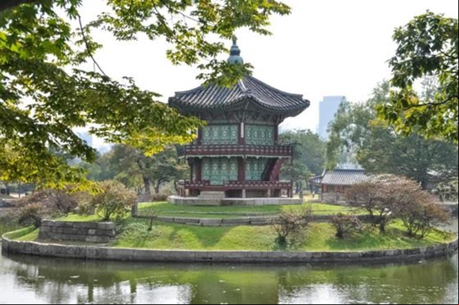 Pabellón Hyangwonjeong del palacio Gyeongbok