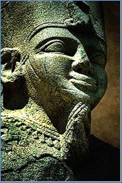 Figura que probablemente represente a Natakamani, un rey de Meroe